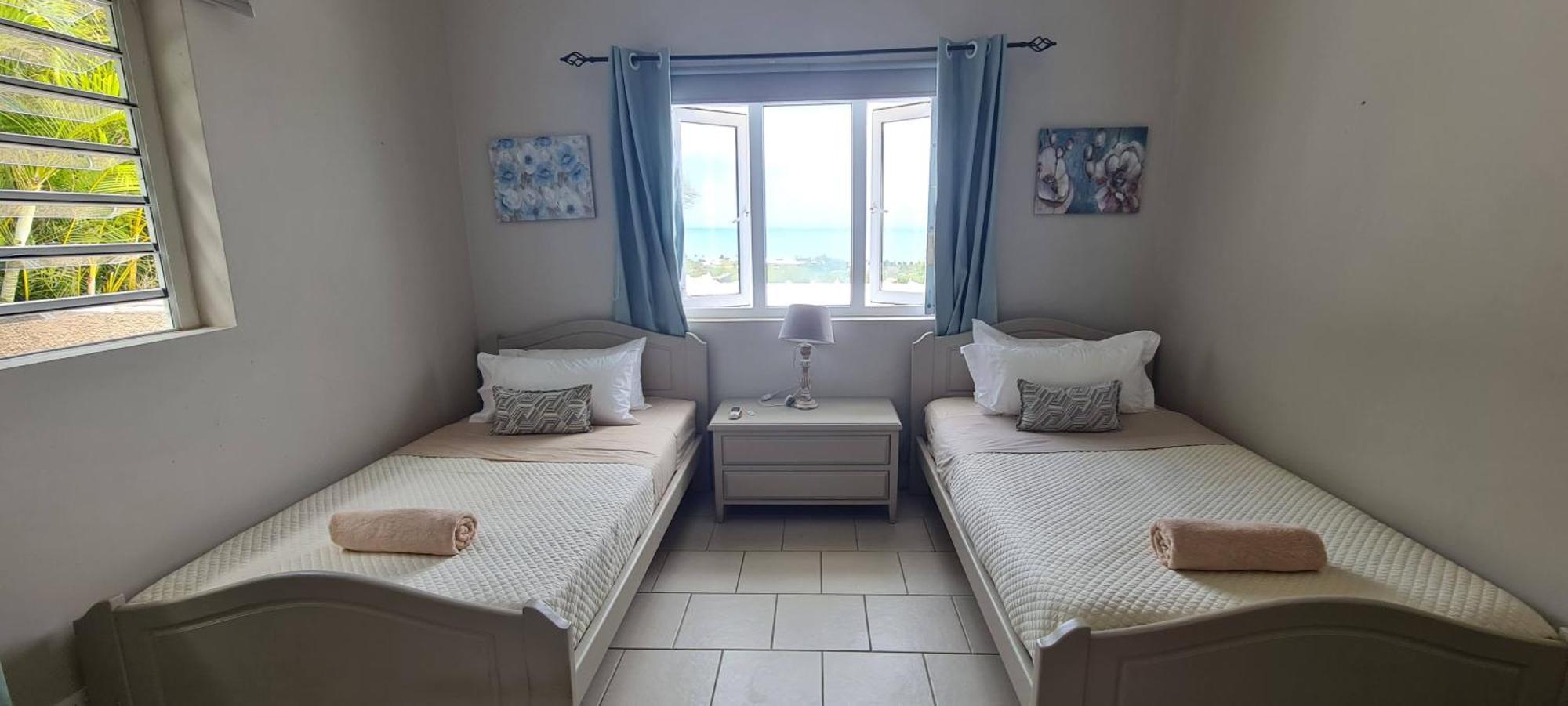 Flamboyant Ocean View - Ex Hillside Haven Apartment Тамарин Екстериор снимка
