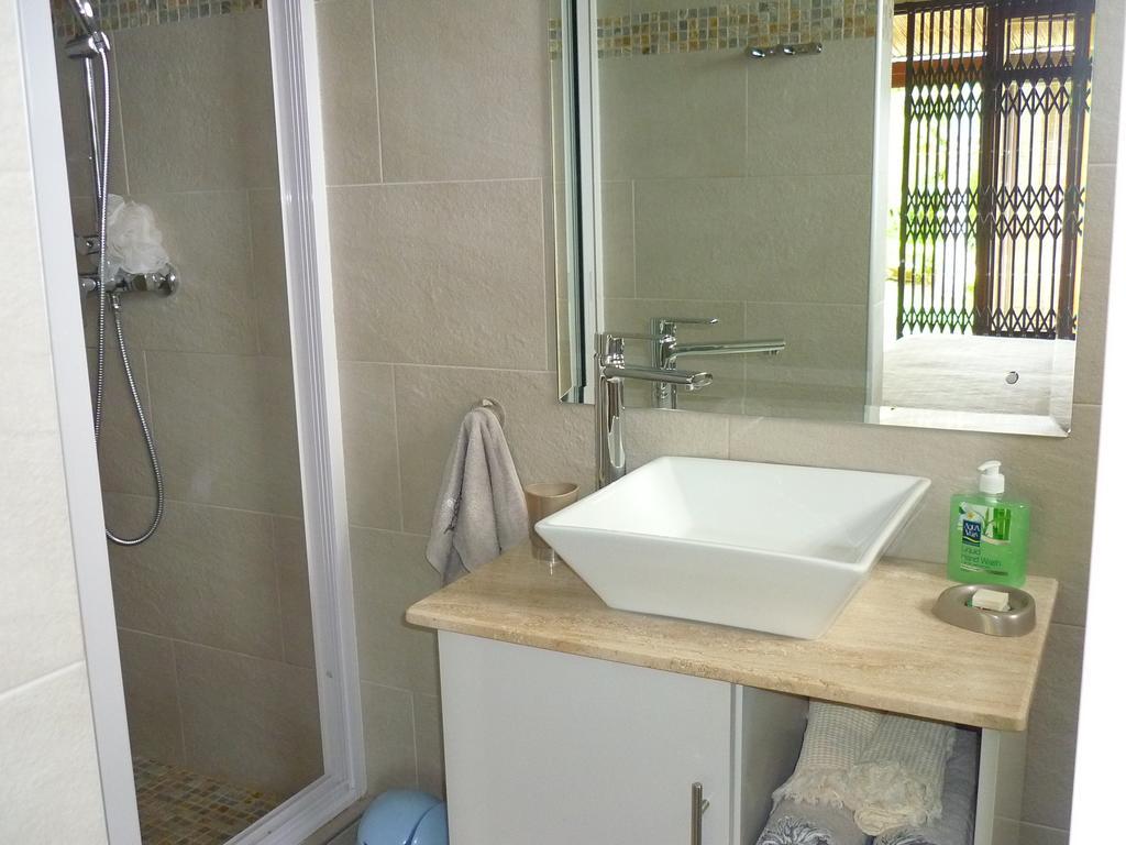 Flamboyant Ocean View - Ex Hillside Haven Apartment Тамарин Екстериор снимка